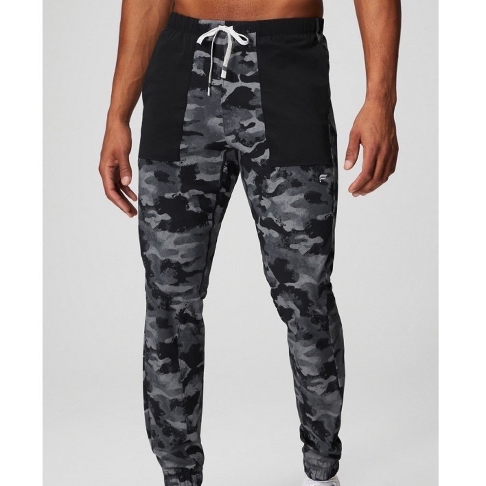 Fabletics The One Camo Joggers Mens M Gray Stretch Athleisure Lightweight